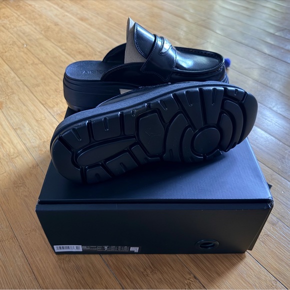 Women’s Air Jordan Loafer Mule - Picture 5 of 9